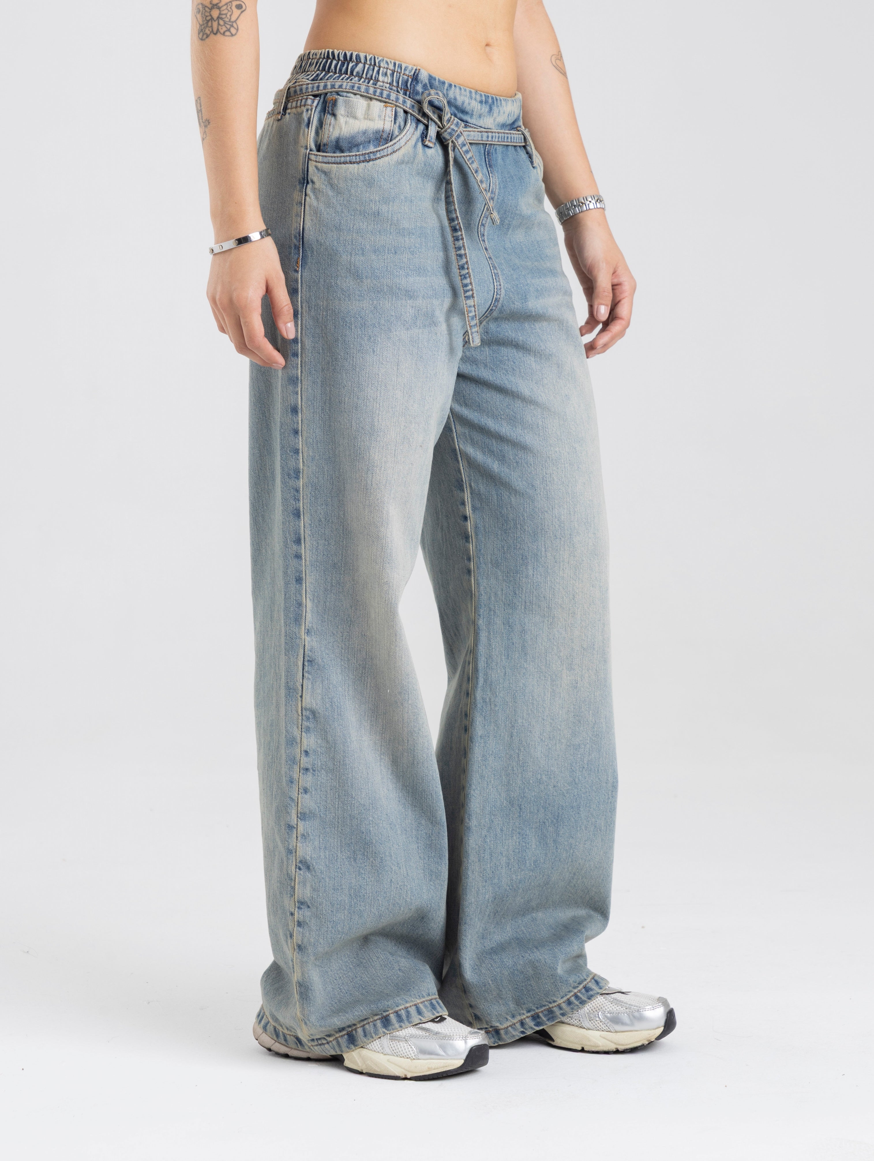 RE DESIGN JEAN HILO ROJO