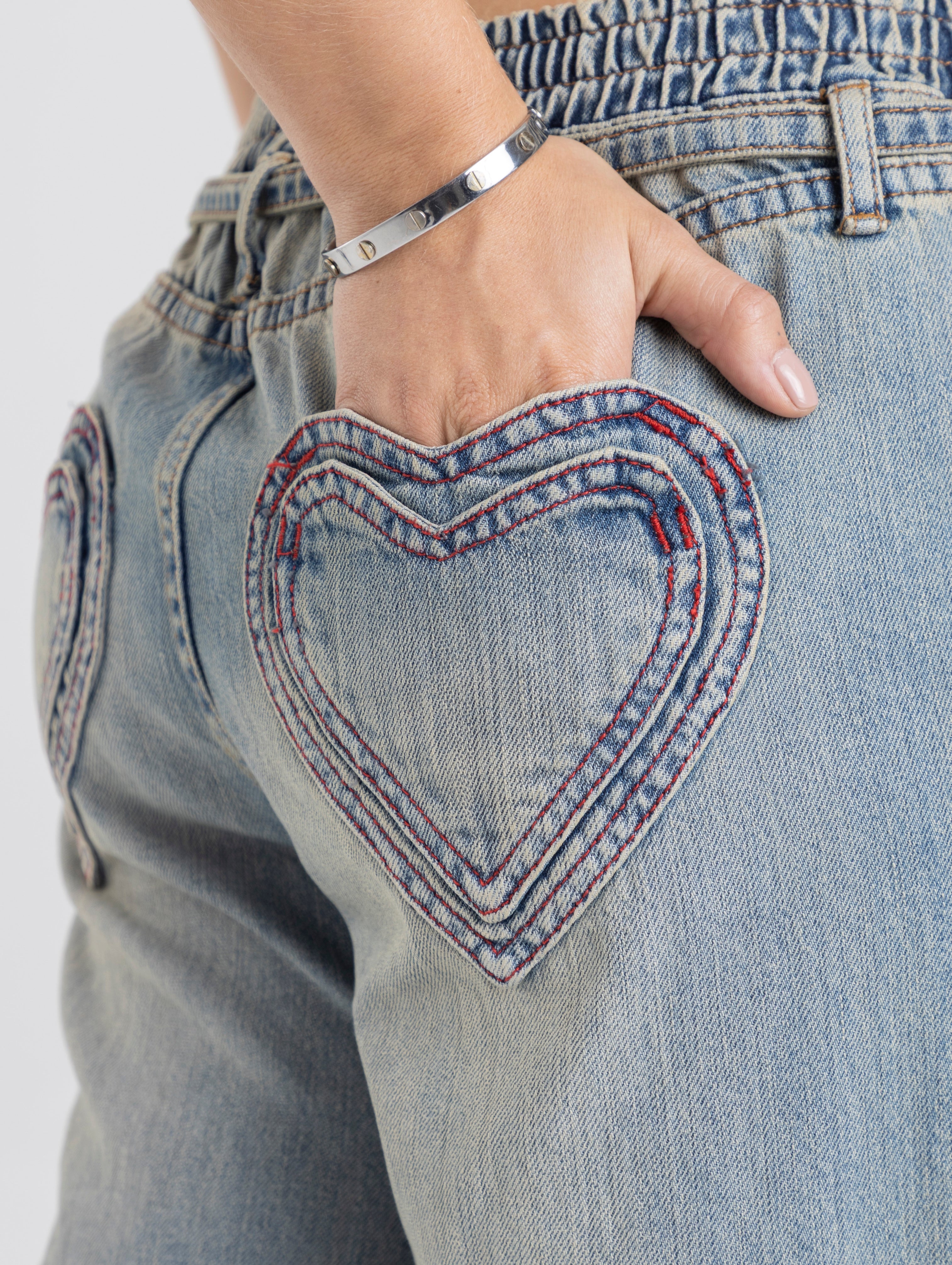 RE DESIGN JEAN HILO ROJO