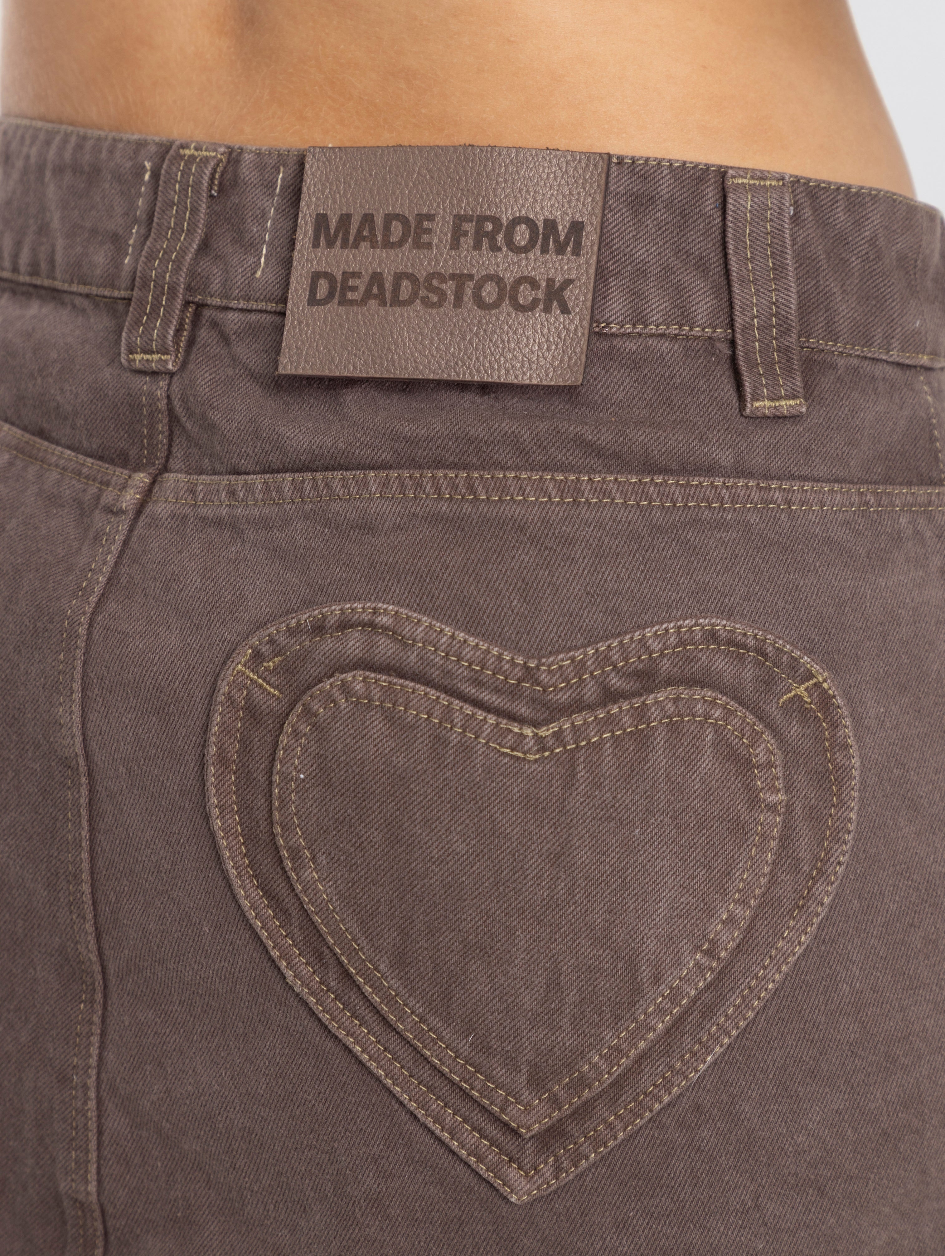 002 HEART SKIRT CAFÉ