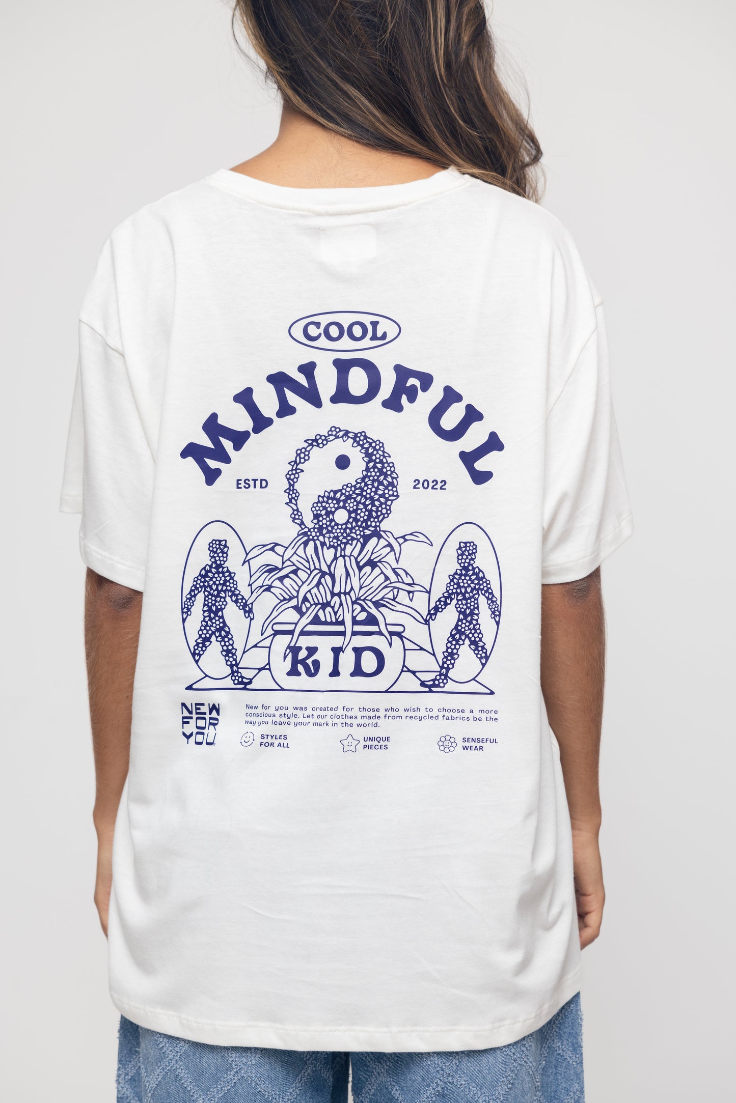 Camiseta femenina estampada "Cool Mindful Kid"