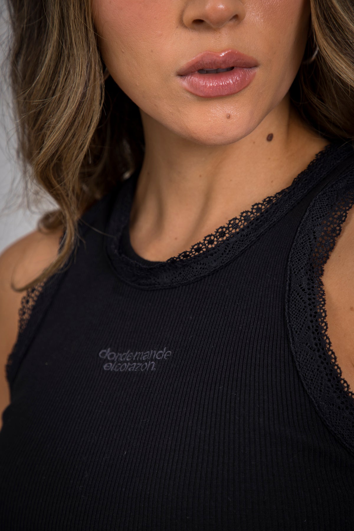 ESSENTIAL TANKTOP - NEGRO