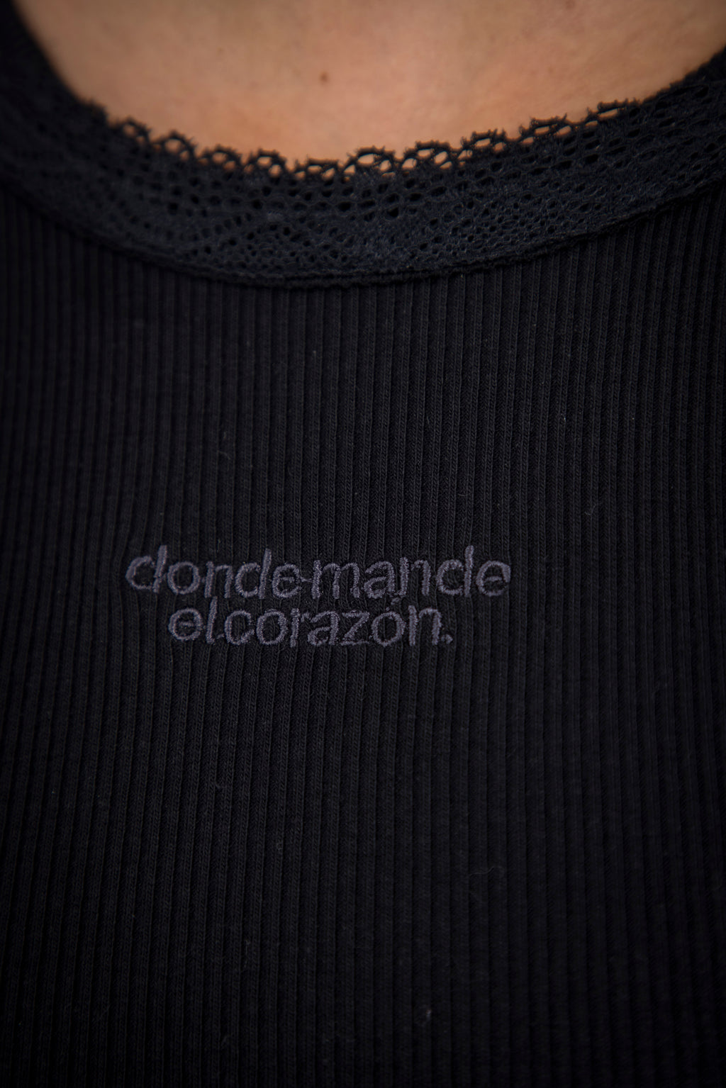 ESSENTIAL TANKTOP - NEGRO