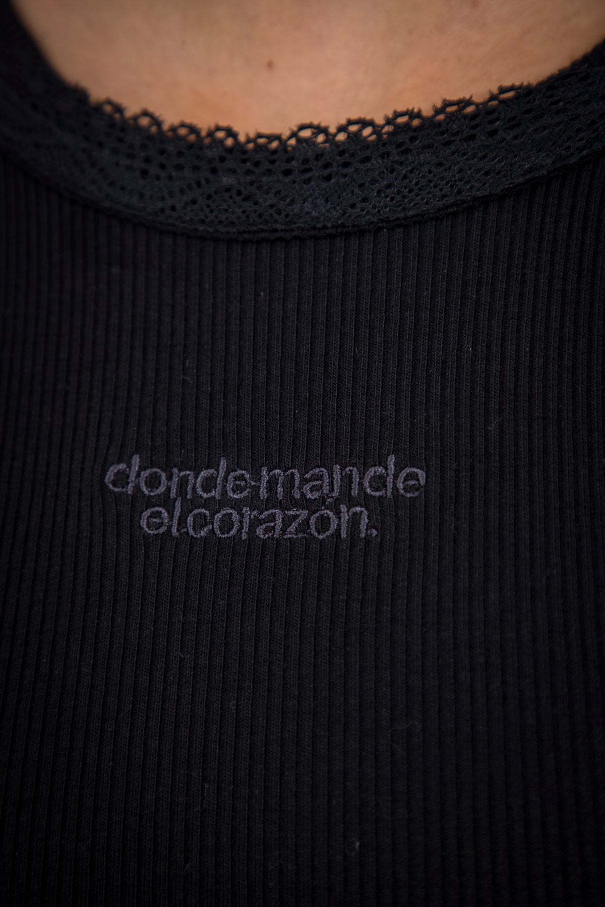 ESSENTIAL TANKTOP - NEGRO
