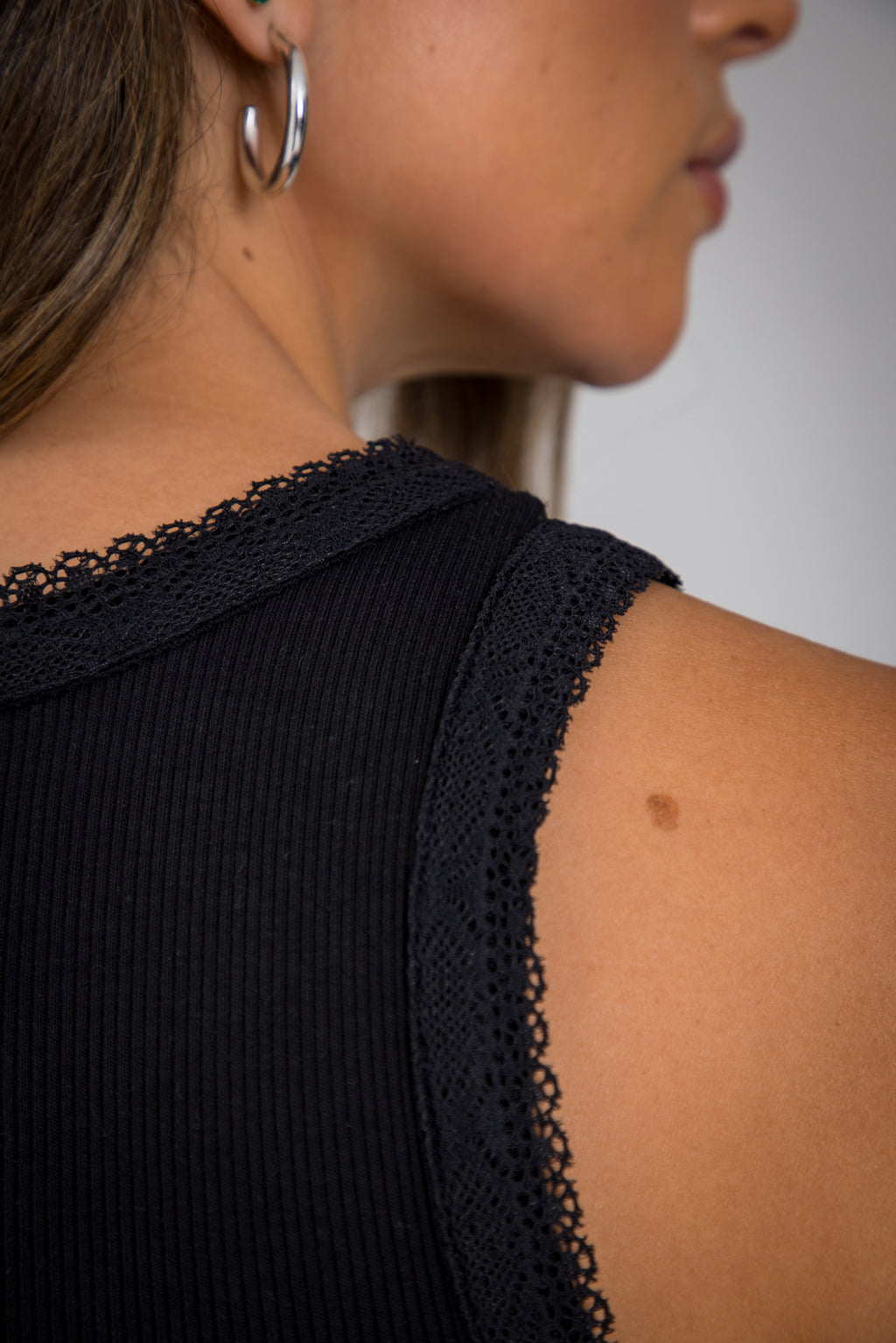 ESSENTIAL TANKTOP - NEGRO