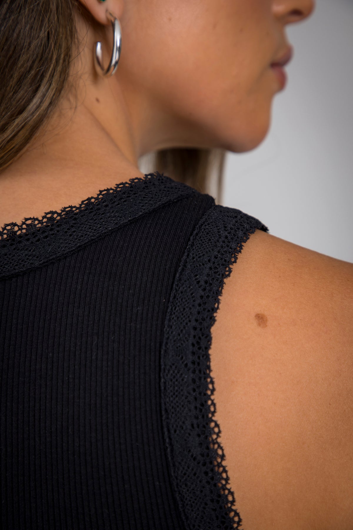 ESSENTIAL TANKTOP - NEGRO