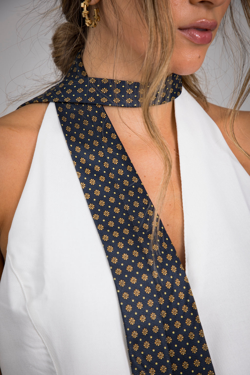 COLLECTIBLE TIE TOP - 11