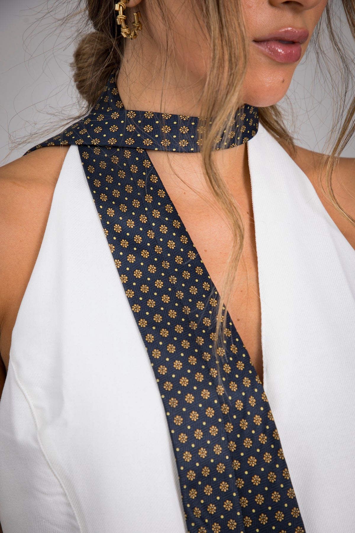 COLLECTIBLE TIE TOP - 11