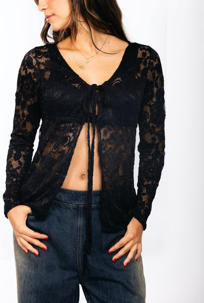 Blusa en encaje negro